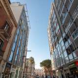 E cos�, affiancati dai moderni palazzi Conte Celio Sabini e Borrea (degli architetti Chiaia e Napolitano), usciamo da via Sparano, la strada pi� contradditoria e pi� amata di Bari